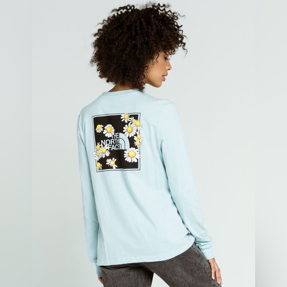 THE NORTH FACE 🌼 Light Blue Floral Long Sleeve Graphic Tee - Picture 2 of 13